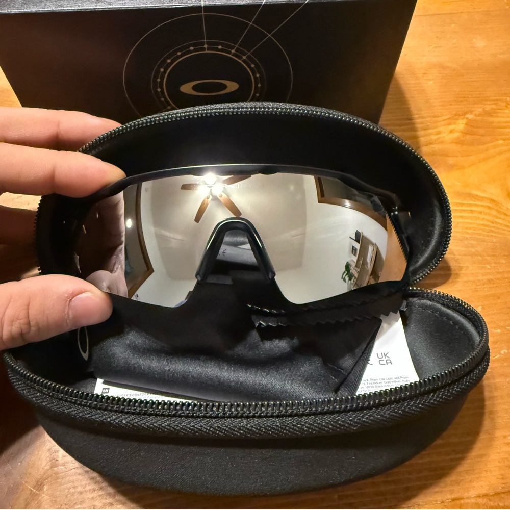 Oakley Radar Black Frame Sunglasses with Silver Mirrored Lens - Picture 3 of 3